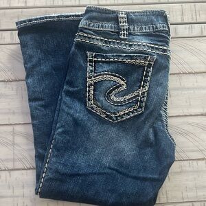 Silver capri, 32, like new. Fit small